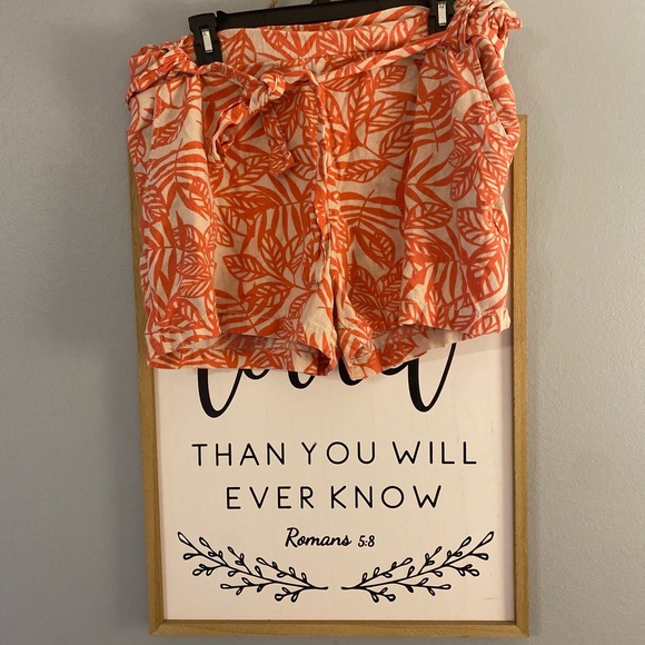 Angel Kiss linen shorts floral - Picture 3 of 3